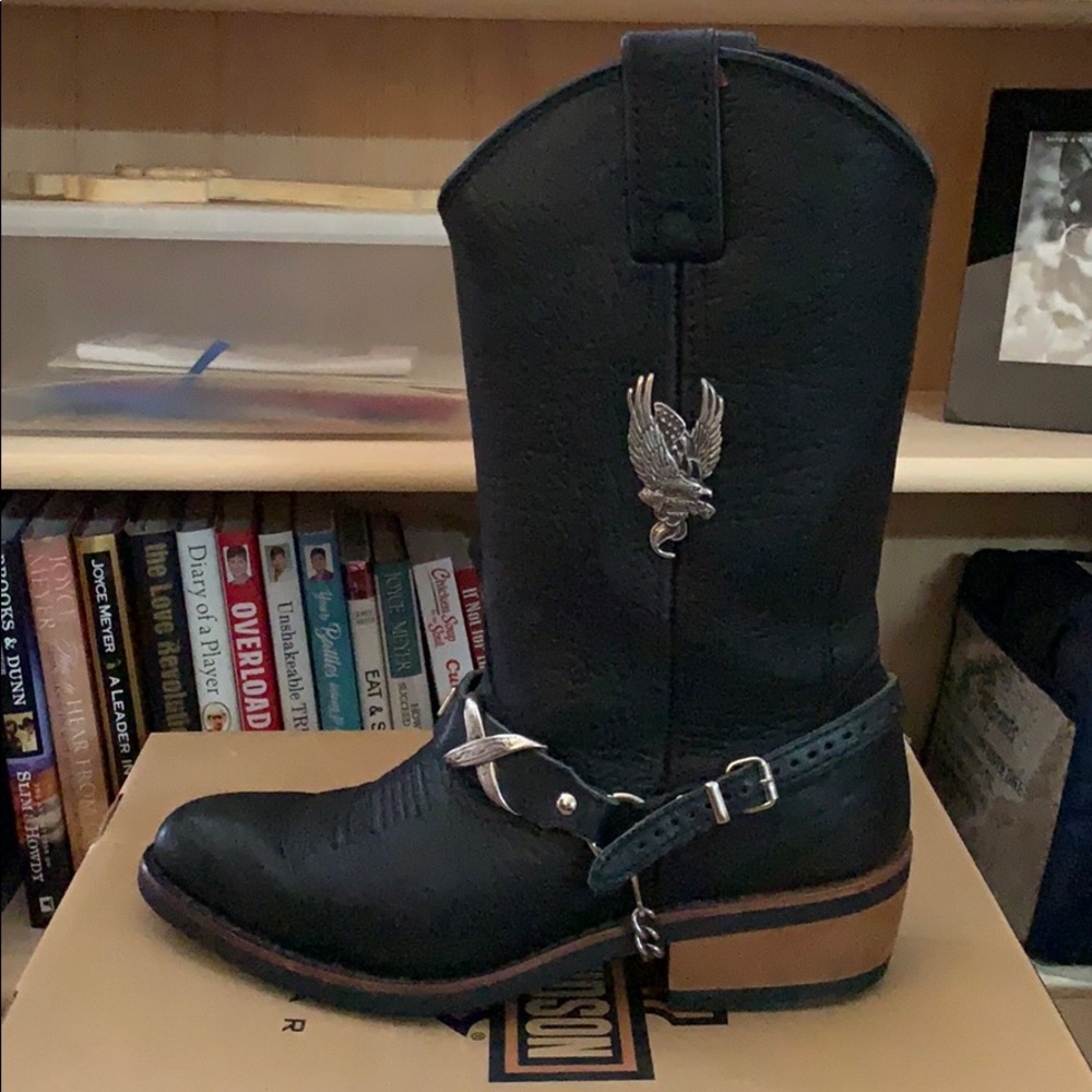 Harley Davidson boots with buckles and details!!!